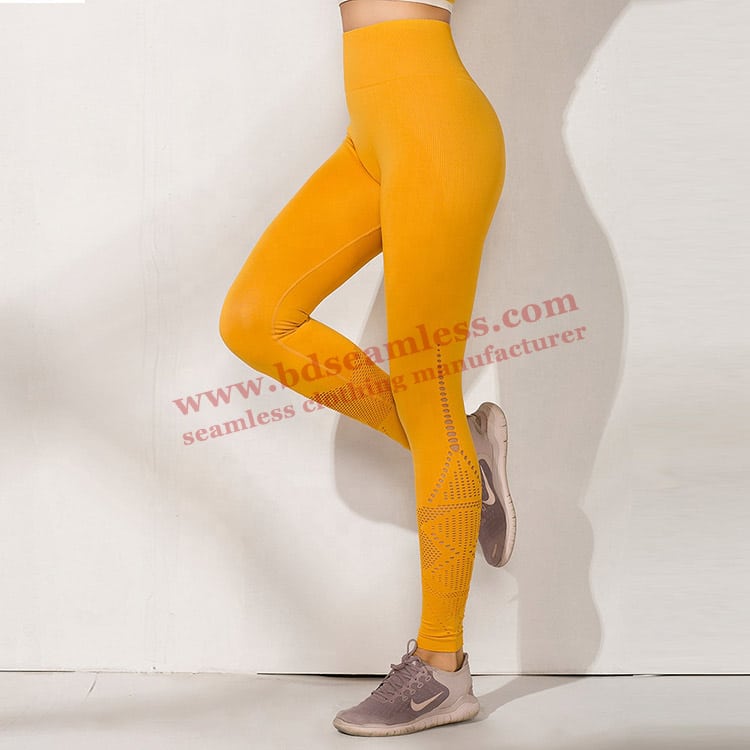 CLZOUD Women's Plus Size Yoga Pants Gold Polyester,Spandex